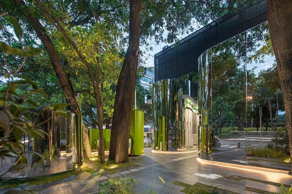 公共设计|消隐在树林中的无边界公厕