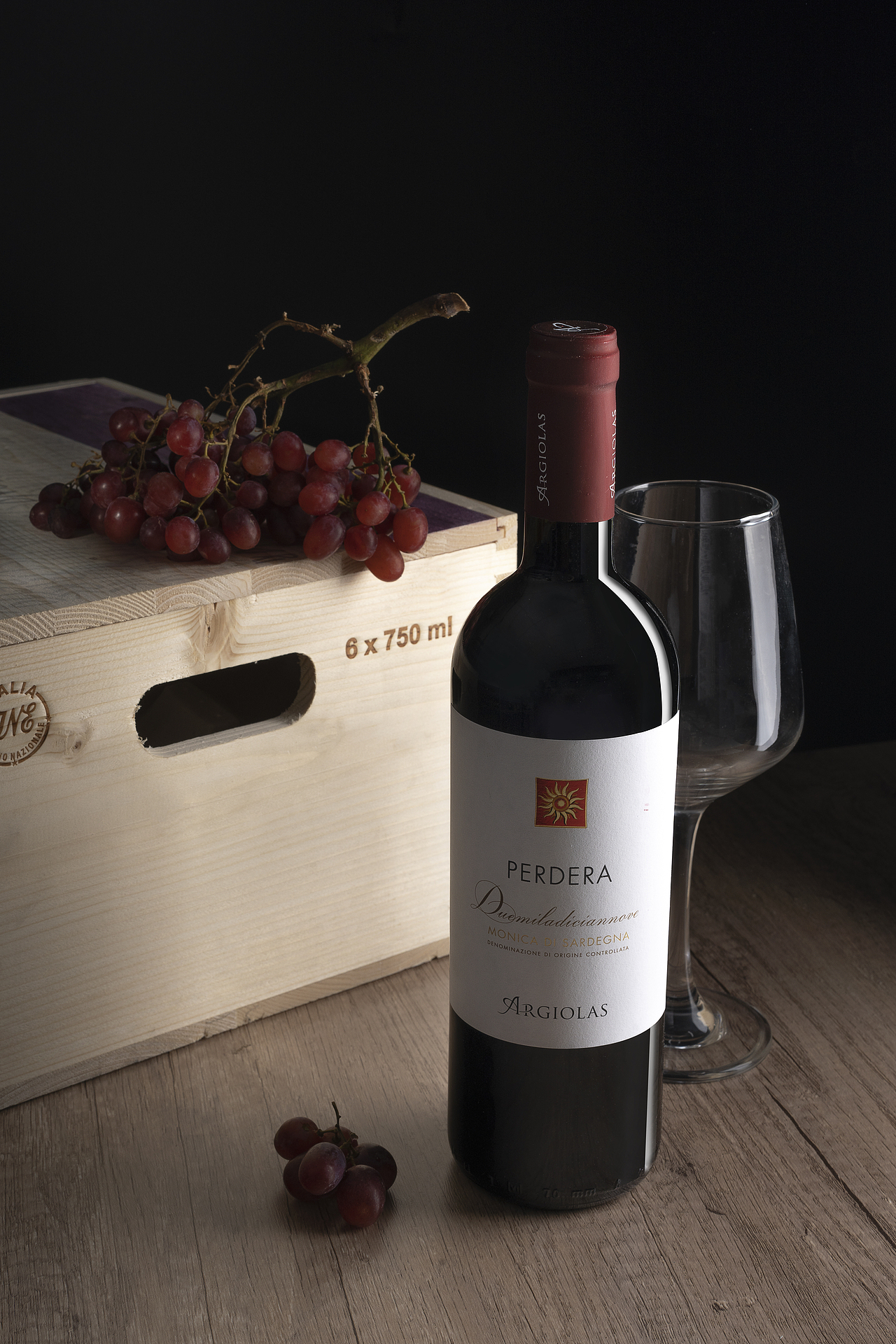 瓶子的多种拍法 - 2021-2022作品集（图ZMzEyNzIyODM2） - 产品摄影 - 站酷设计师韋韋韋維斯原创素材 - 站酷ZCOOL