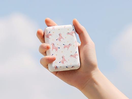 这个充电宝真的很小，但是电量好大