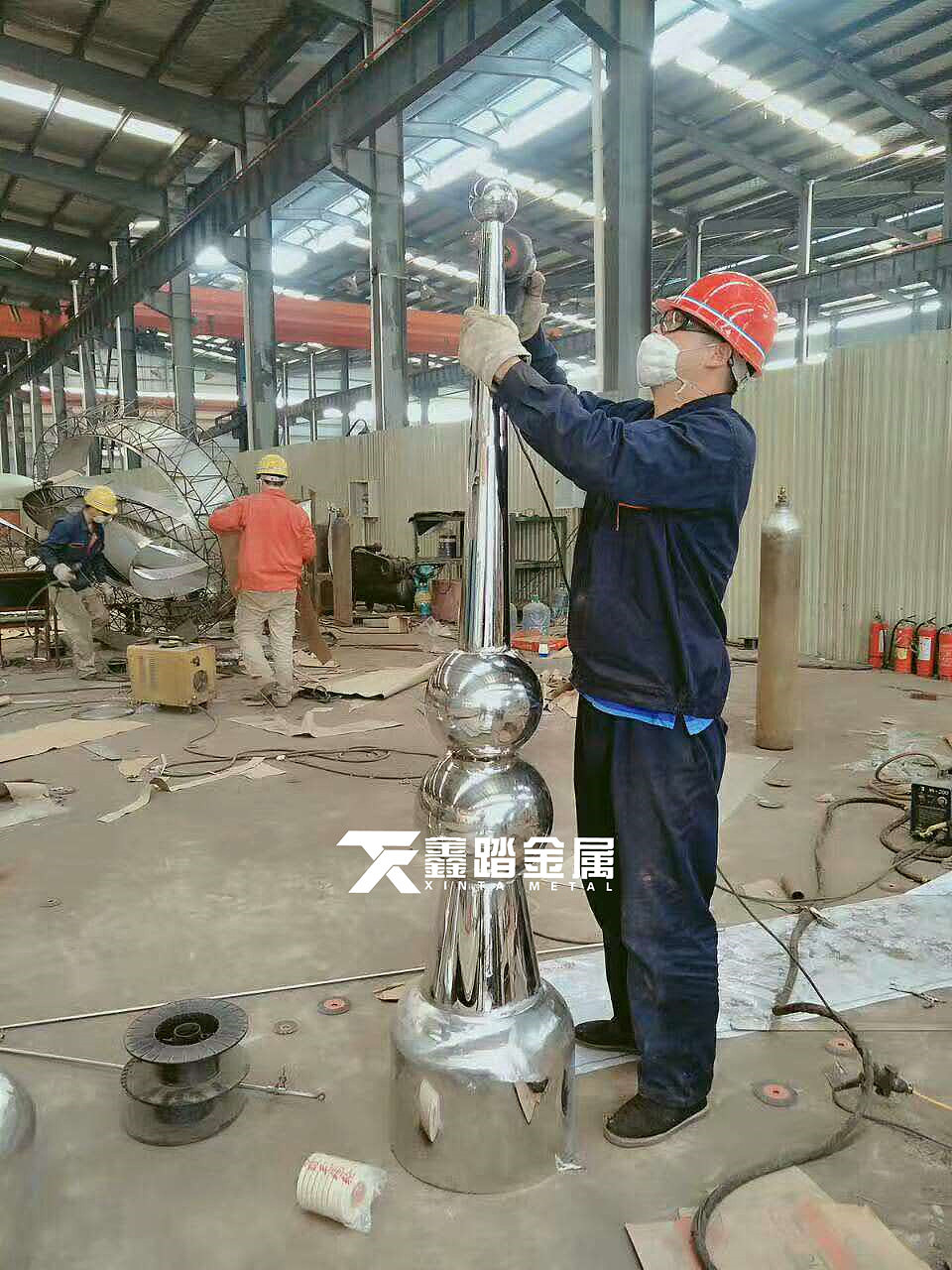 穹顶塔尖装饰 手工锻造不锈钢避雷针制作过程图片