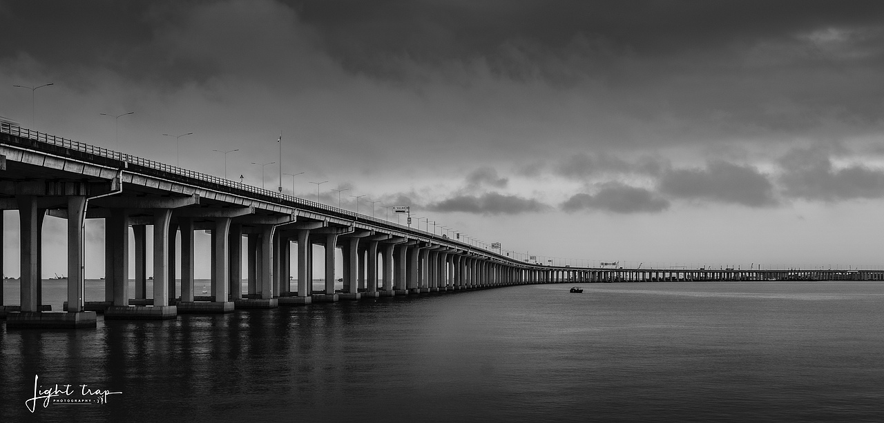 狂风暴雨前的宁静
