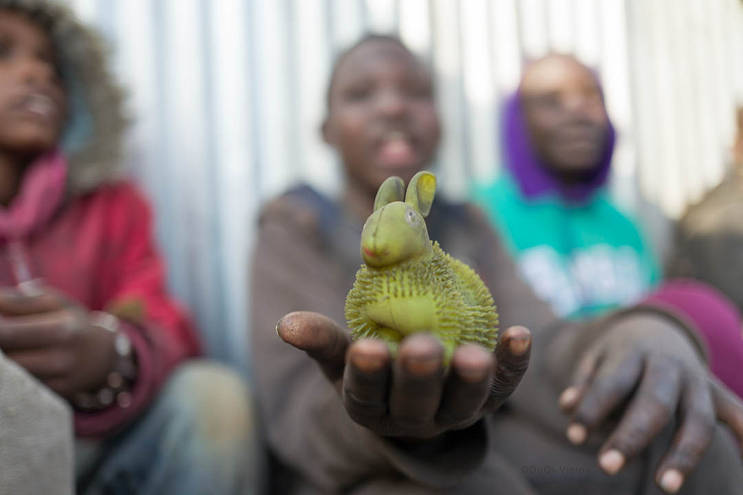 Kenya Glue Kids-肯尼亚贫民窟街头的流浪儿童（图ZNzgxNzMzMjg=） - 人文/纪实摄影 - 站酷设计师杜风彦原创素材 - 站酷ZCOOL