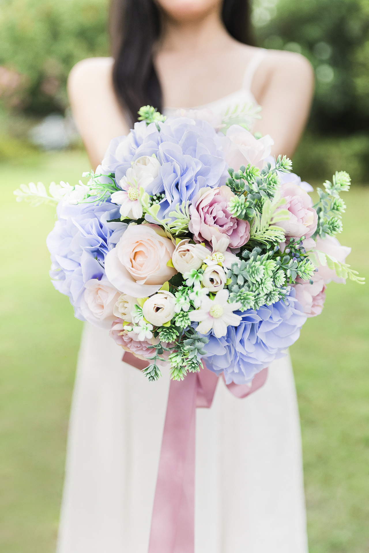 夏日里的清新手捧花