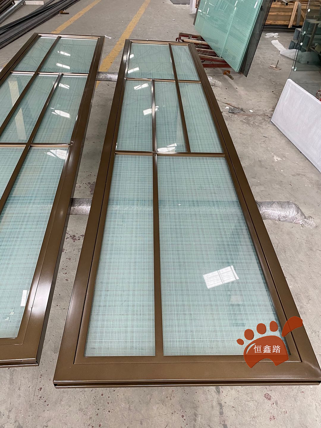 夹丝玻璃不锈钢屏风，酒店装饰玻璃屏风，现代玻璃隔断（图ZMjI4MTE3OTUy） - 其他手工艺 - 站酷设计师v13531301949原创素材 - 站酷ZCOOL