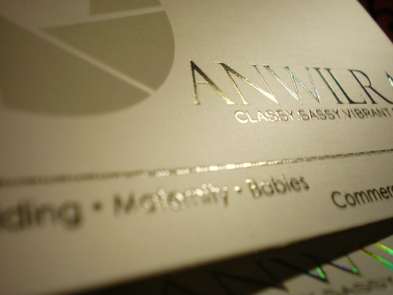 名片设计印刷 后加工艺 uv 模切 烫镭射金 by 万奇包装·设计