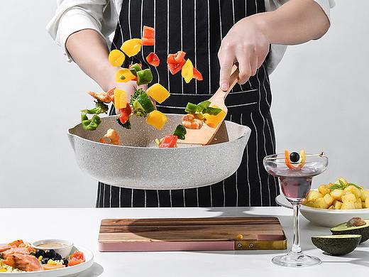 锅具摄影 白色麦饭石锅的北欧情怀