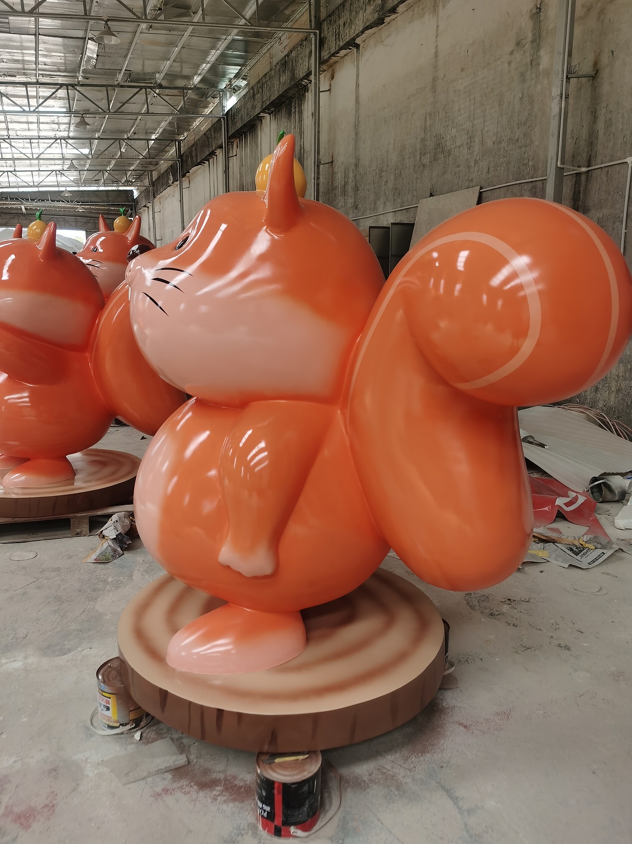 户外公园景观雕塑  玻璃钢仿真彩绘动物雕塑  松鼠卡通