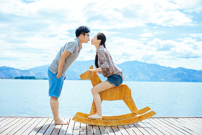 一笑倾城一见难忘，最美不过与你并肩看夕阳。（图ZNTY5MjAwNTI=） - 人像摄影 - 站酷设计师鱼鱼Mood原创素材 - 站酷ZCOOL