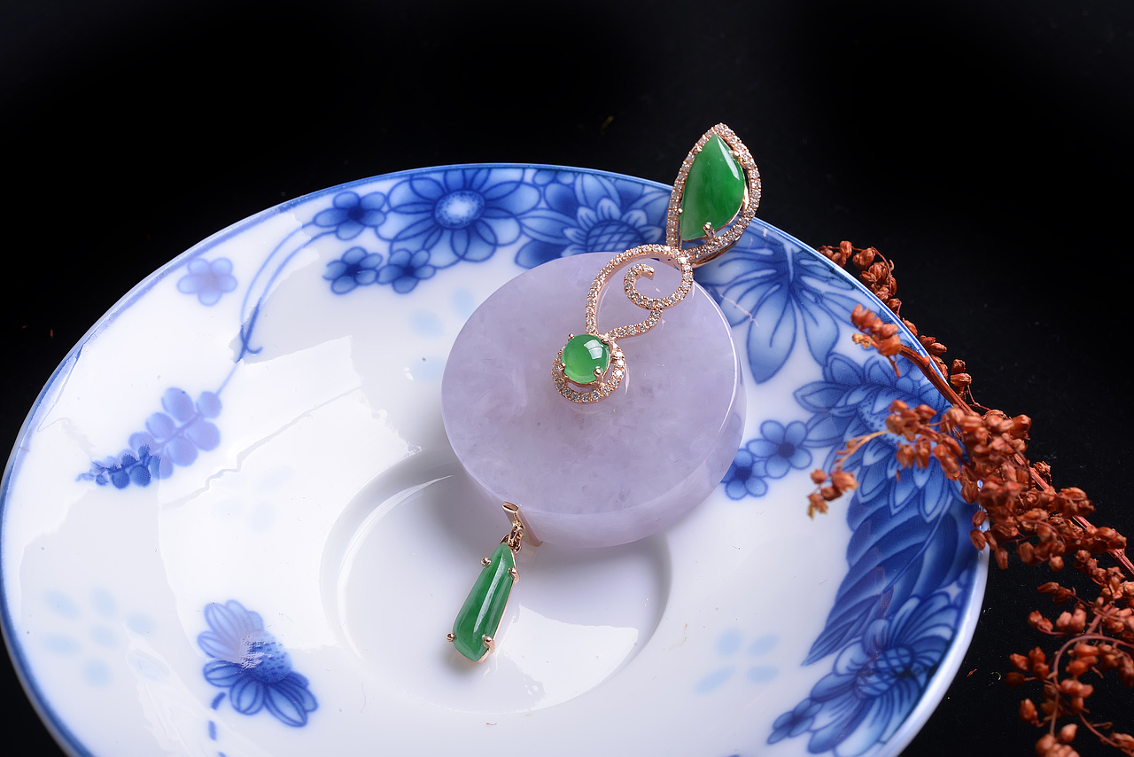 紫罗兰翡翠镶嵌吊坠（图ZMTYzODcxMjg=） - 产品摄影 - 站酷设计师尧尧的珠宝眼原创素材 - 站酷ZCOOL