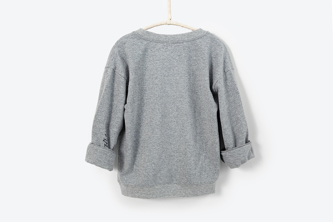 碎钞机长袖卫衣童装静物白底服装衣服拍摄图（图ZMTg4MDUwNjY4） - 产品摄影 - 站酷设计师杭州摄影师祥子原创素材 - 站酷ZCOOL