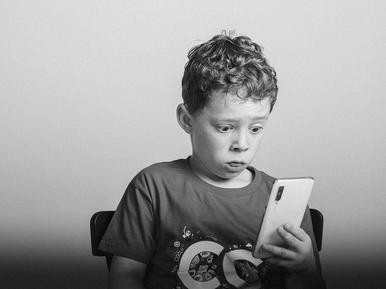 假笑男孩 Gavin Thomas（图ZMjMwNTAxMjky） - 海报 - 站酷设计师YmLens原创素材 - 站酷ZCOOL