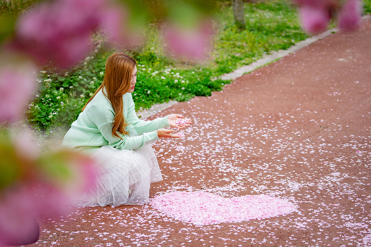陶醉在春天的花花世界里（图ZMTUzNTQ4NTM2） - 人像摄影 - 站酷设计师迪克高原创素材 - 站酷ZCOOL