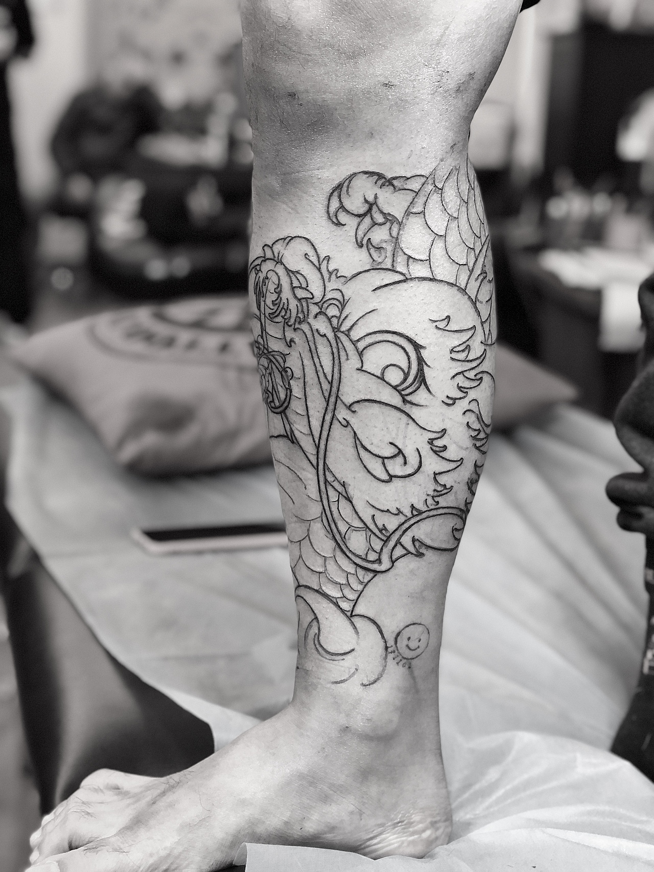 [纹身手稿]——小腿内侧包裹一条胖乎乎的大龙龙