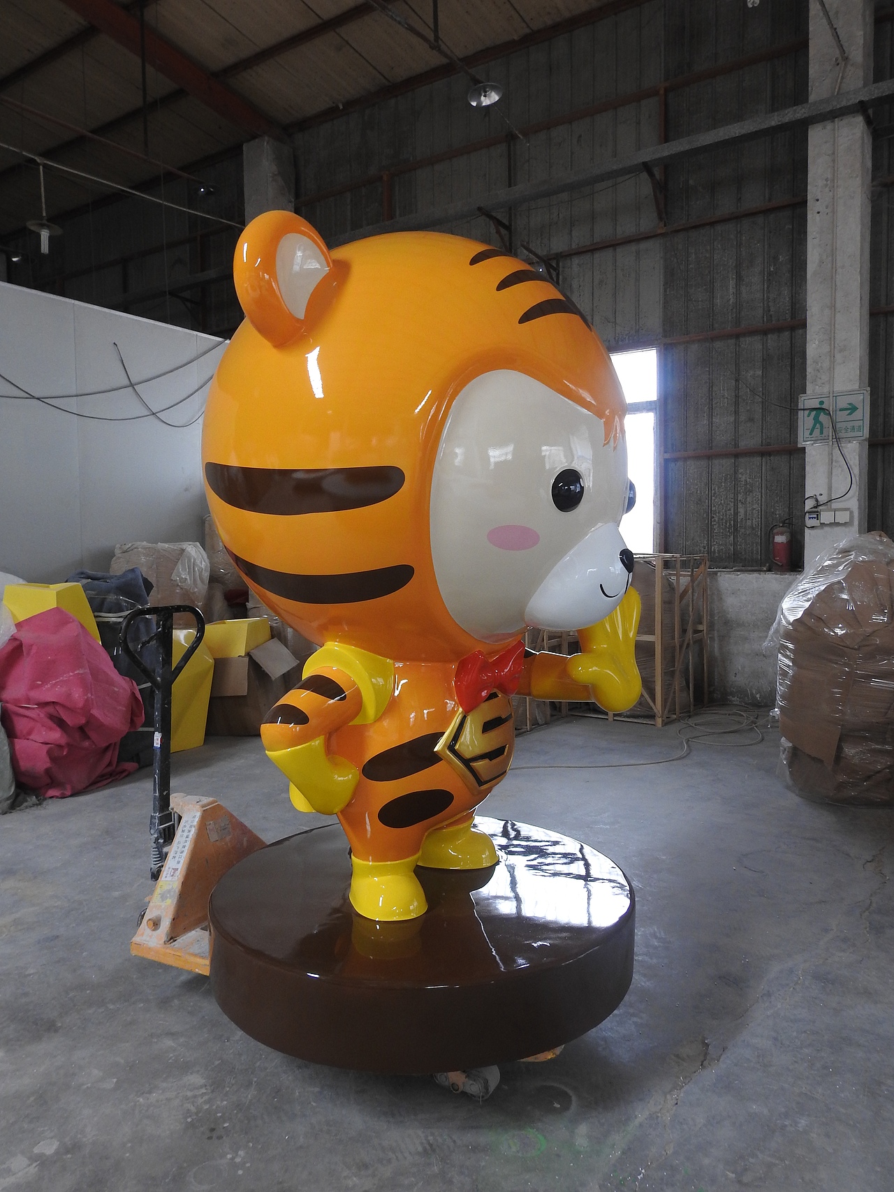 玻璃钢雕塑老虎卡通吉祥物ip形象摆件商场美陈文旅雕塑