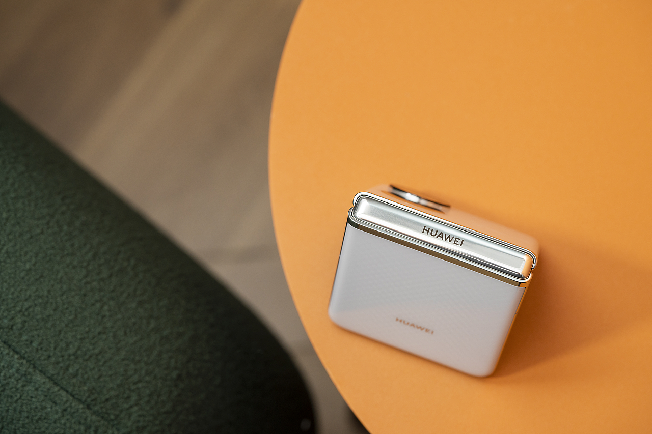 华为P50 Pocket & OPPO FIND N（图ZMjgzMzM0MjQw） - 产品摄影 - 站酷设计师X老师会拍照原创素材 - 站酷ZCOOL