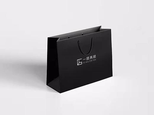 一顾再顾女装logo