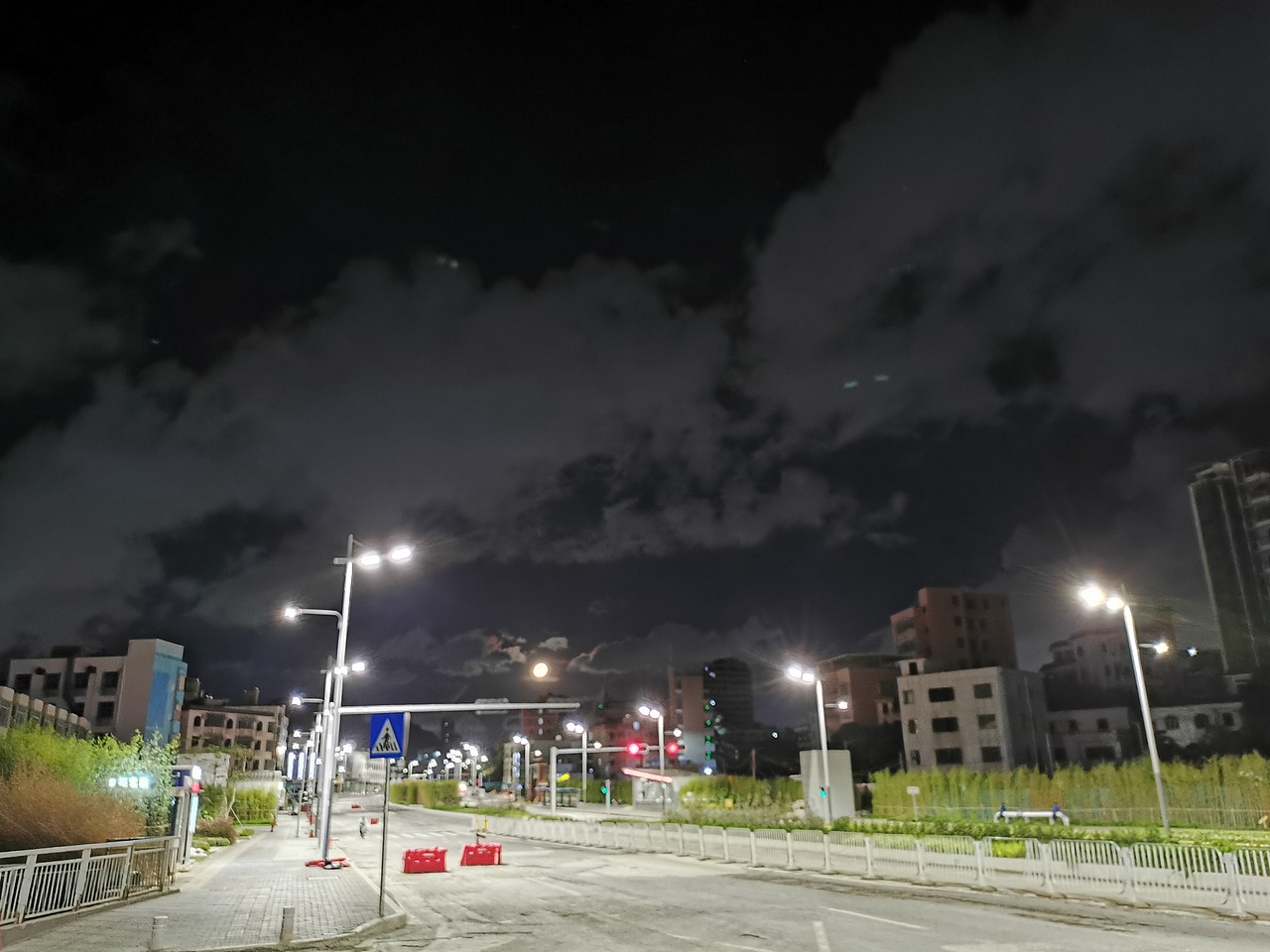 在深圳拍的晚些和夜空