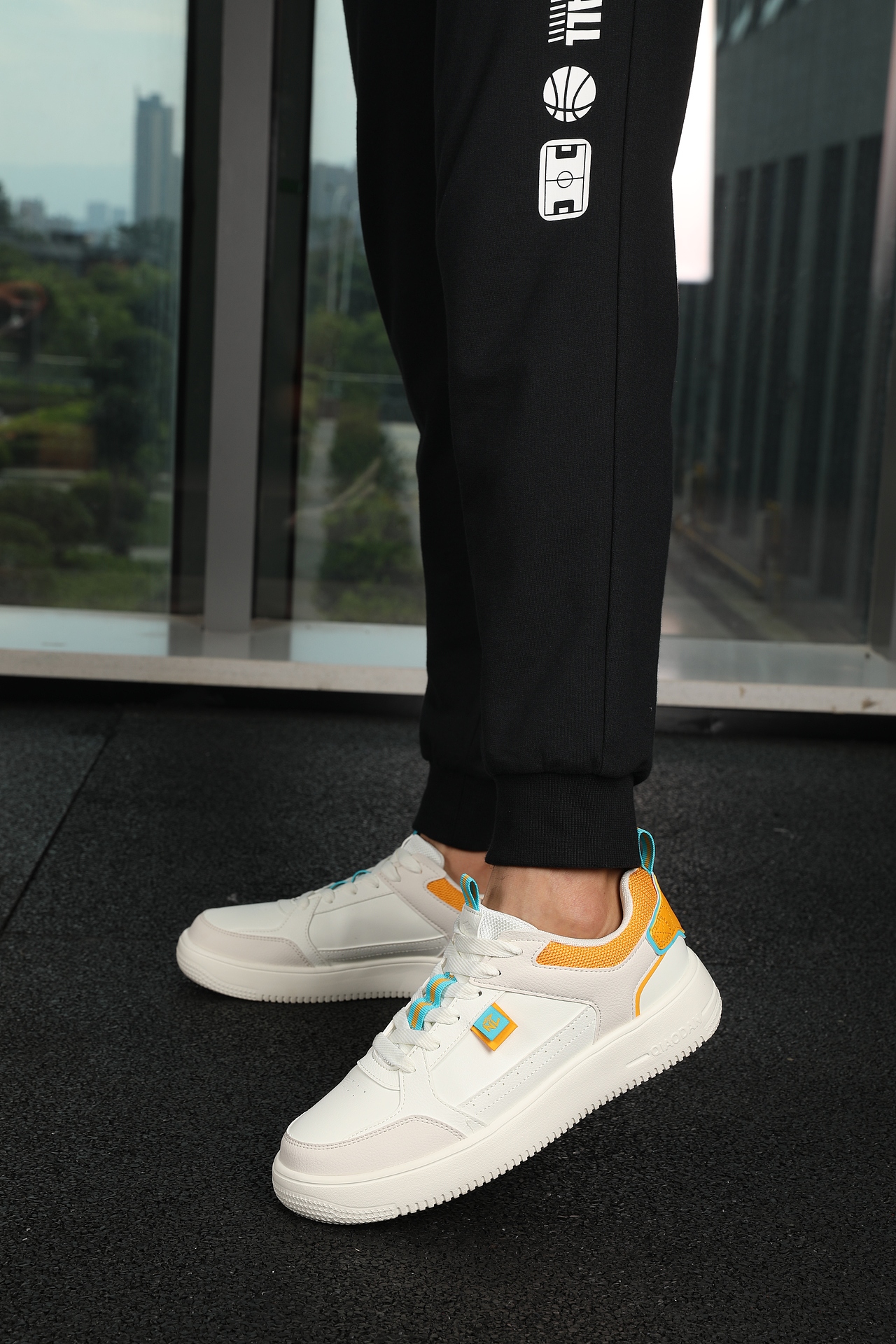 【修图】【详情】复古板鞋室内沥青背景修图