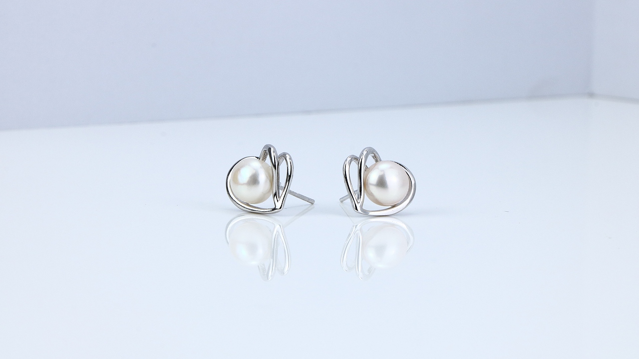 首饰爱心珍珠耳环拍摄