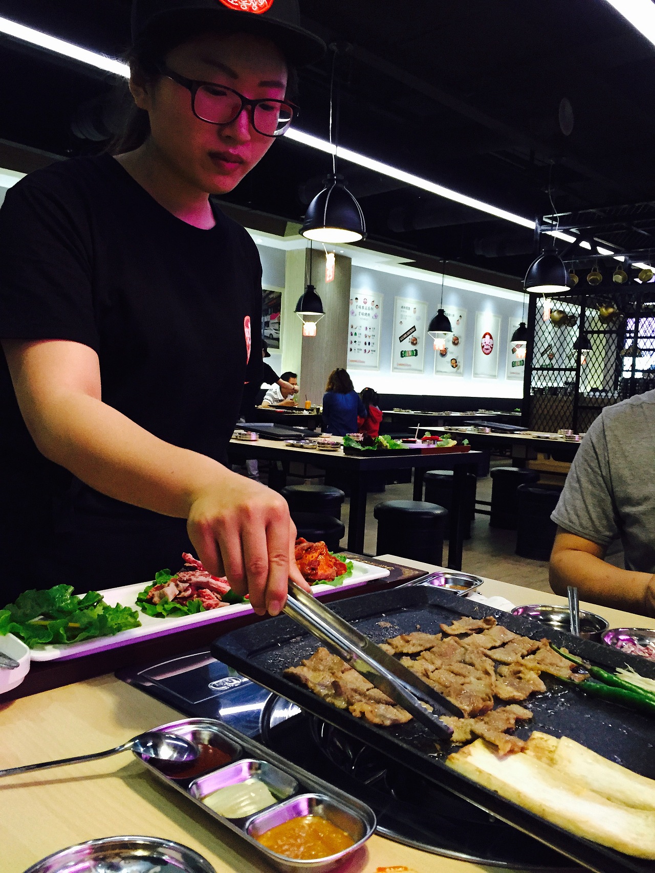 兜兜同学会，韩国烤肉店店面整体视觉包装，手绘菜品，菜单设计，手绘墙，店面软装挂画in站酷zcool（图ZMjgzOTg2NTI=） - 品牌 - 站酷设计师AJ宾果品牌设计原创素材 - 站酷ZCOOL