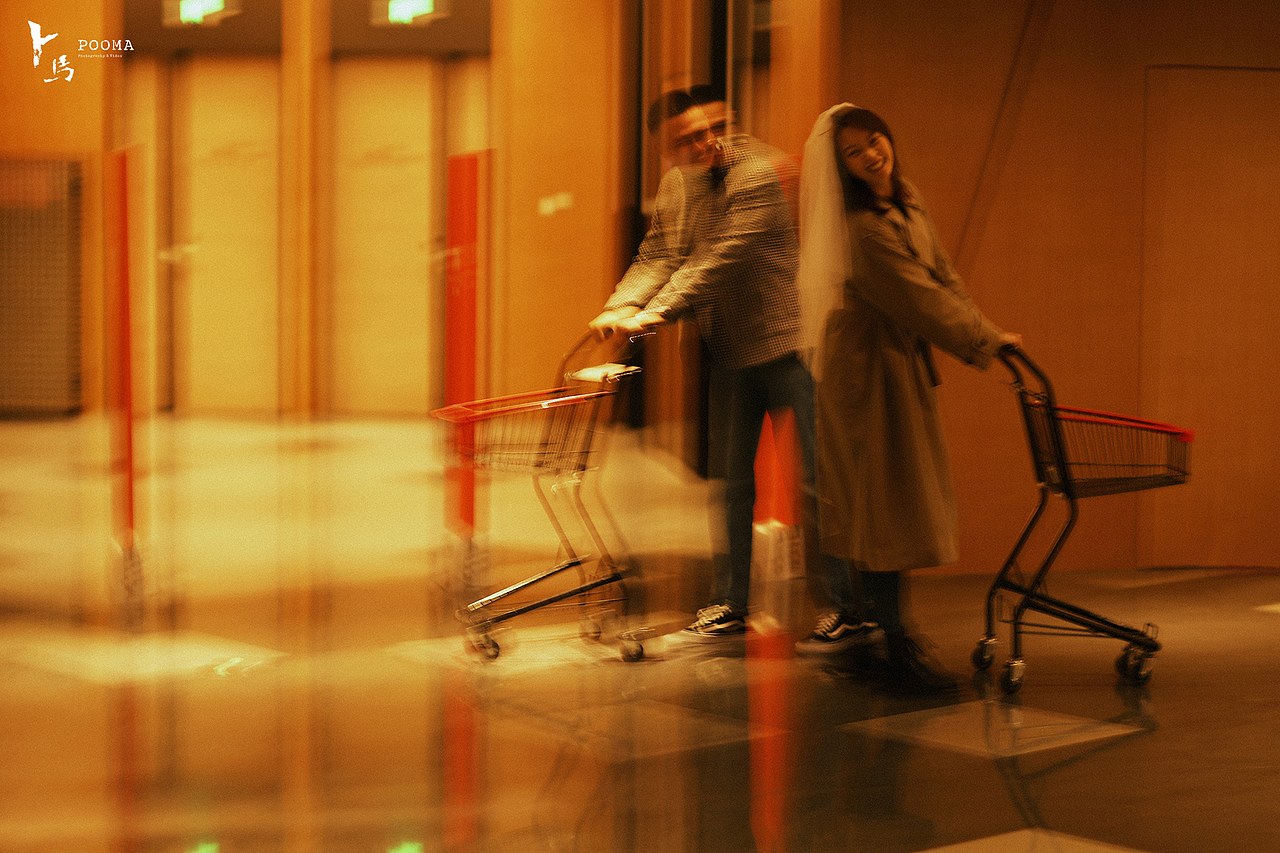 人群川流不息，在身边像是晃动的电影胶片 | 西安（图ZMjMxNDQ1OTQ0） - 婚礼摄影 - 站酷设计师Pooma卜马原创素材 - 站酷ZCOOL