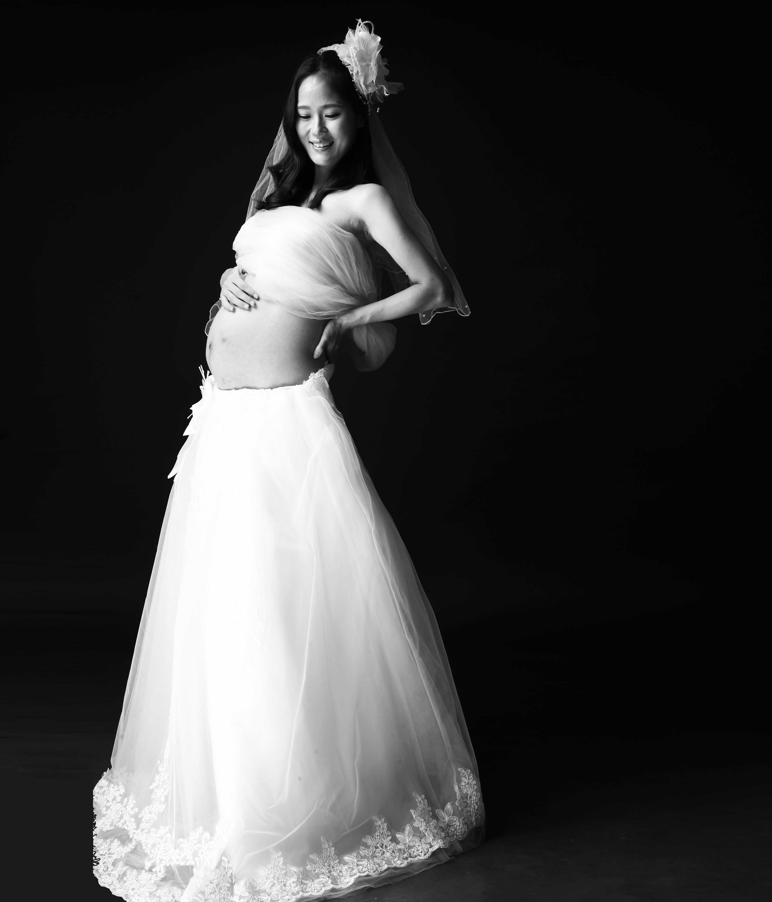 孕妇照 黑白孕妇照 孕妇照团购 孕妇照白纱
