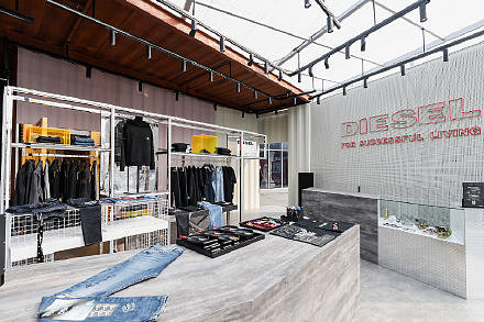 集装箱展厅I Diesel品牌集装箱体验空间_上海集装客（图ZMTg2OTg5MDg4） - 展陈设计 - 站酷设计师集装客原创素材 - 站酷ZCOOL