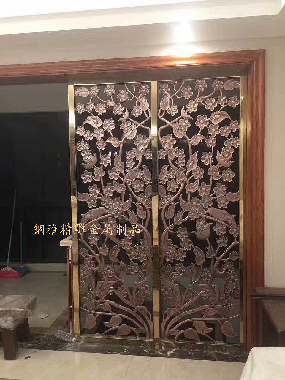 独特设计玫瑰金铝板镂空雕花屏风隔断