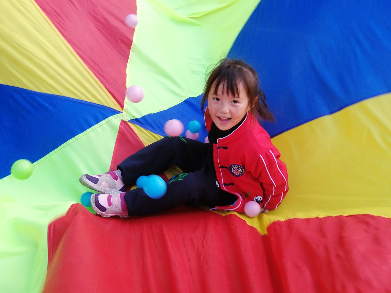 彩色童年（图ZMTkwMjA1NTUy） - 人像摄影 - 站酷设计师赫凹凹原创素材 - 站酷ZCOOL