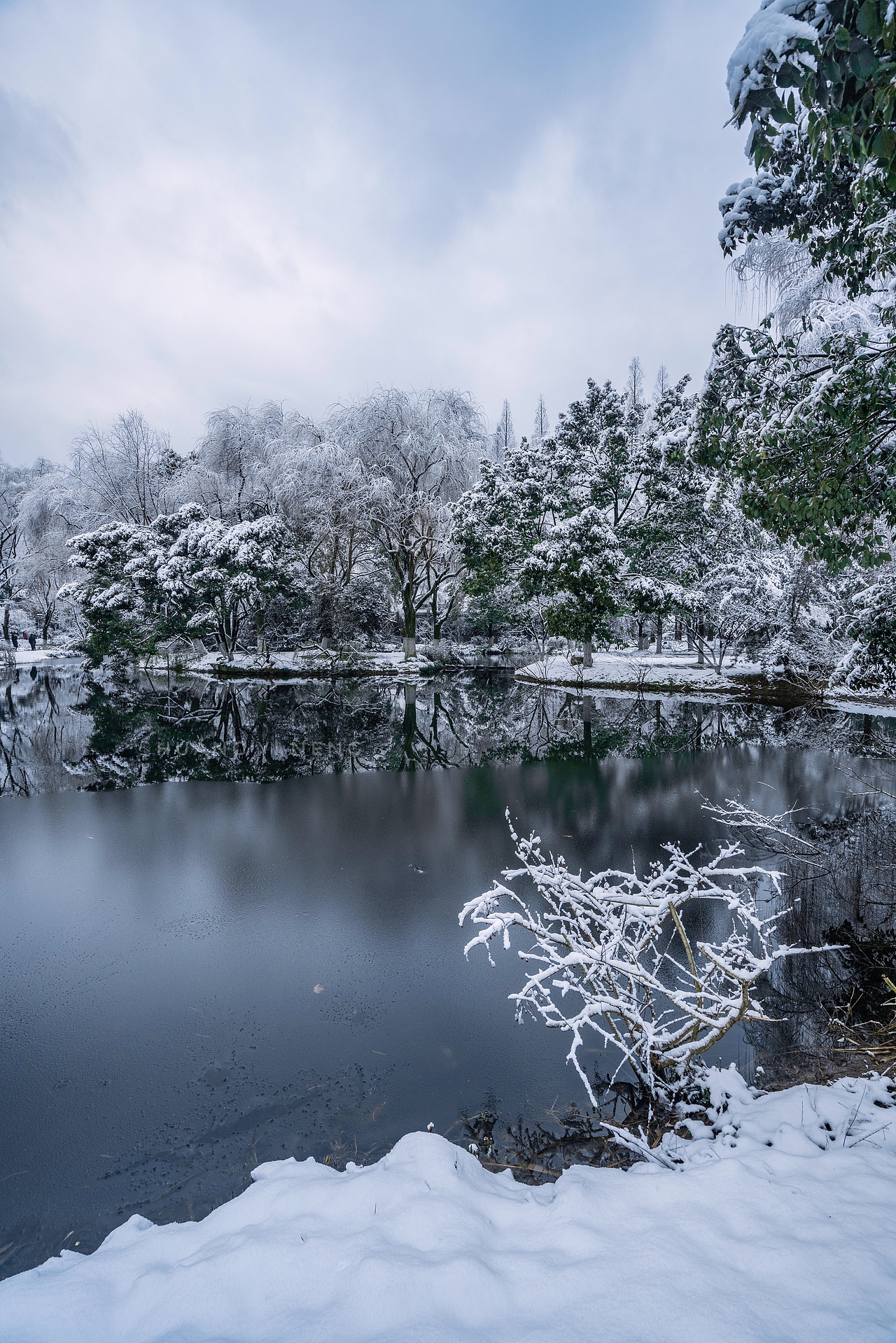 看看古意浓浓的杭州茅家埠雪景吧