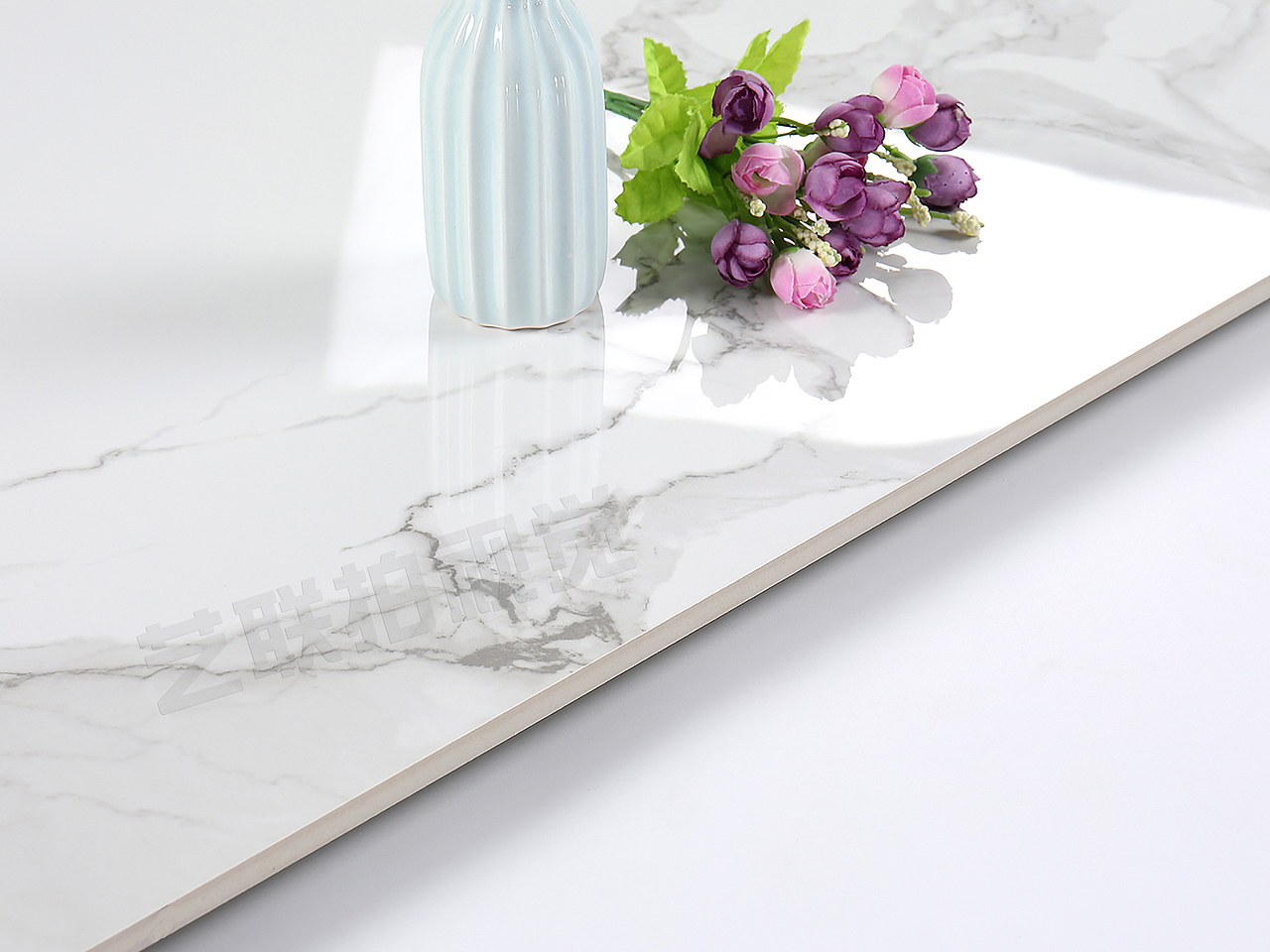 一组负离子通体大理石瓷砖拍摄