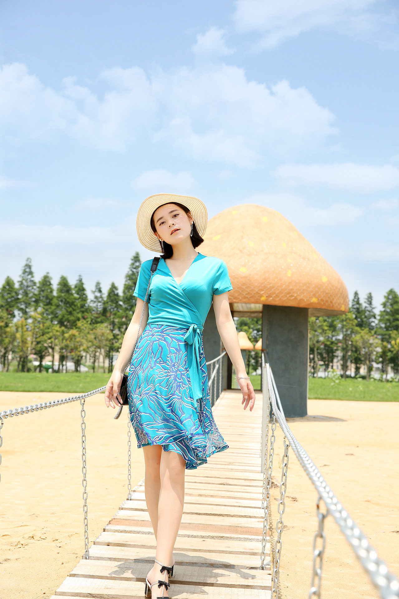盛夏美丽郊外美景/美女模特/服装拍摄/外景（图ZNTE2MzA5MjA=） - 人像摄影 - 站酷设计师粉色雪7320原创素材 - 站酷ZCOOL