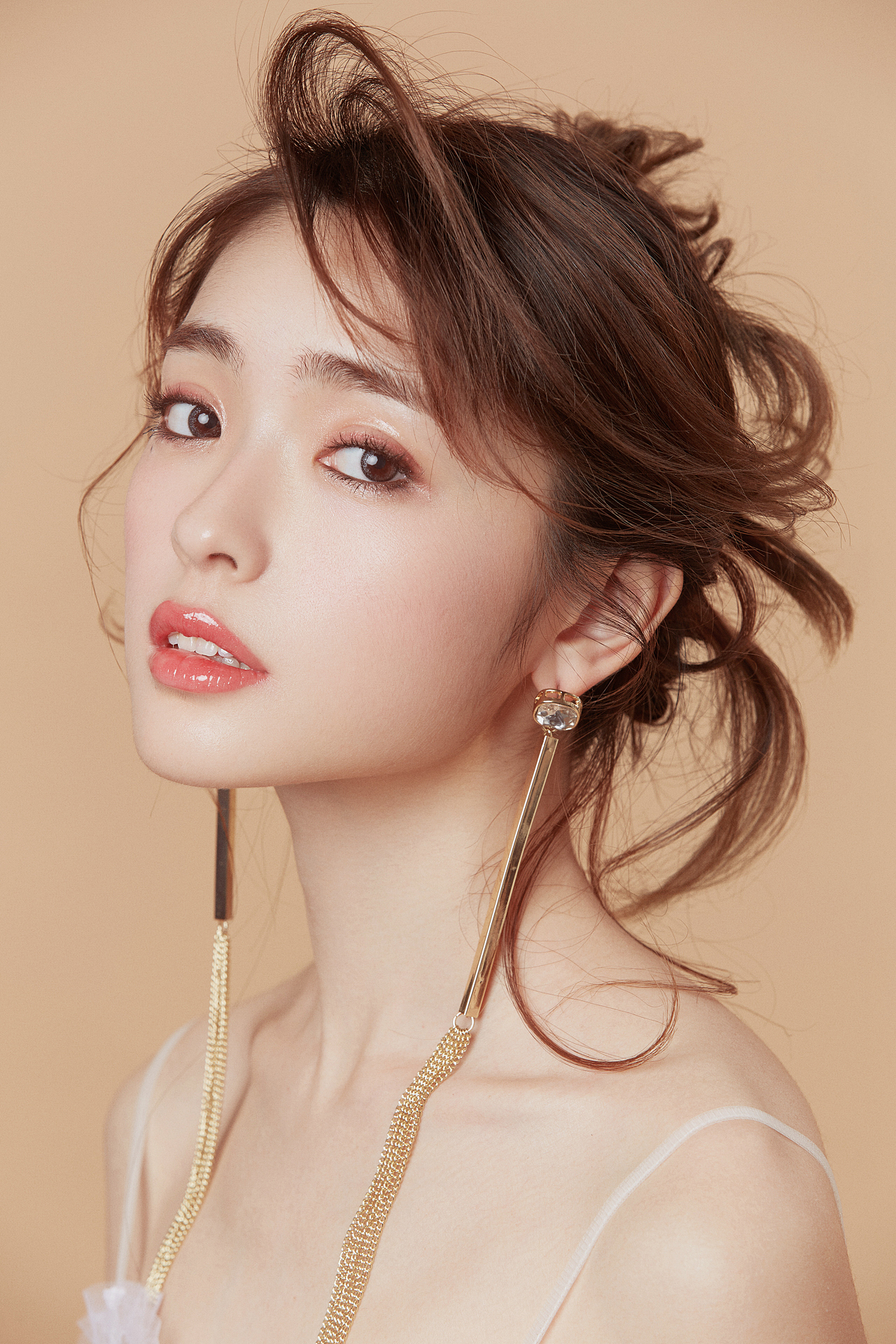 你的眼眸|Photo By Louise路君（图ZMTU2Mzg5MzAw） - 人像摄影 - 站酷设计师luran7原创素材 - 站酷ZCOOL