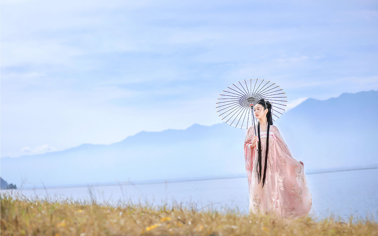 明媚鲜妍能几时,一朝漂泊难寻觅