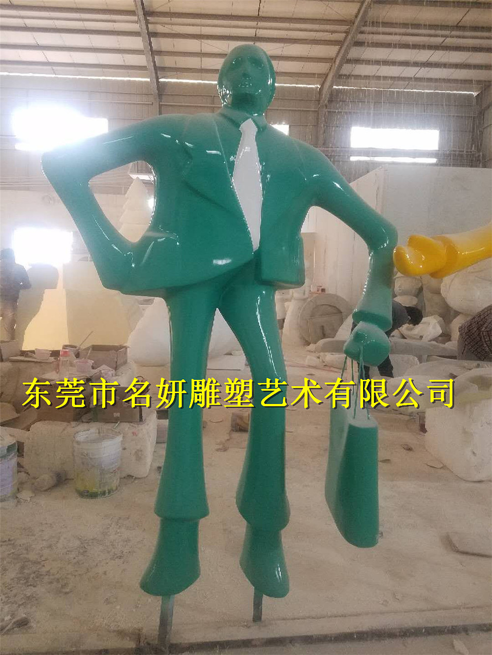 精明细心的玻璃钢逛街造型人物雕塑视觉感官美