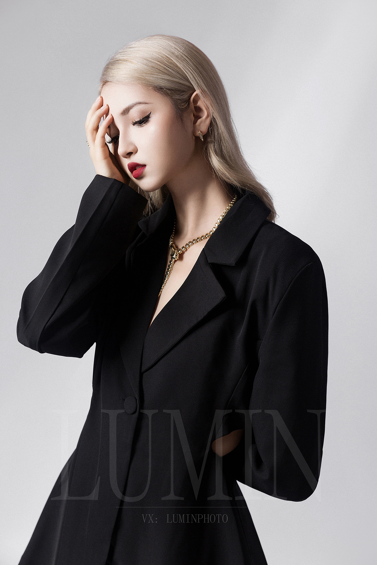 西装写真气质满满,一次形象示范