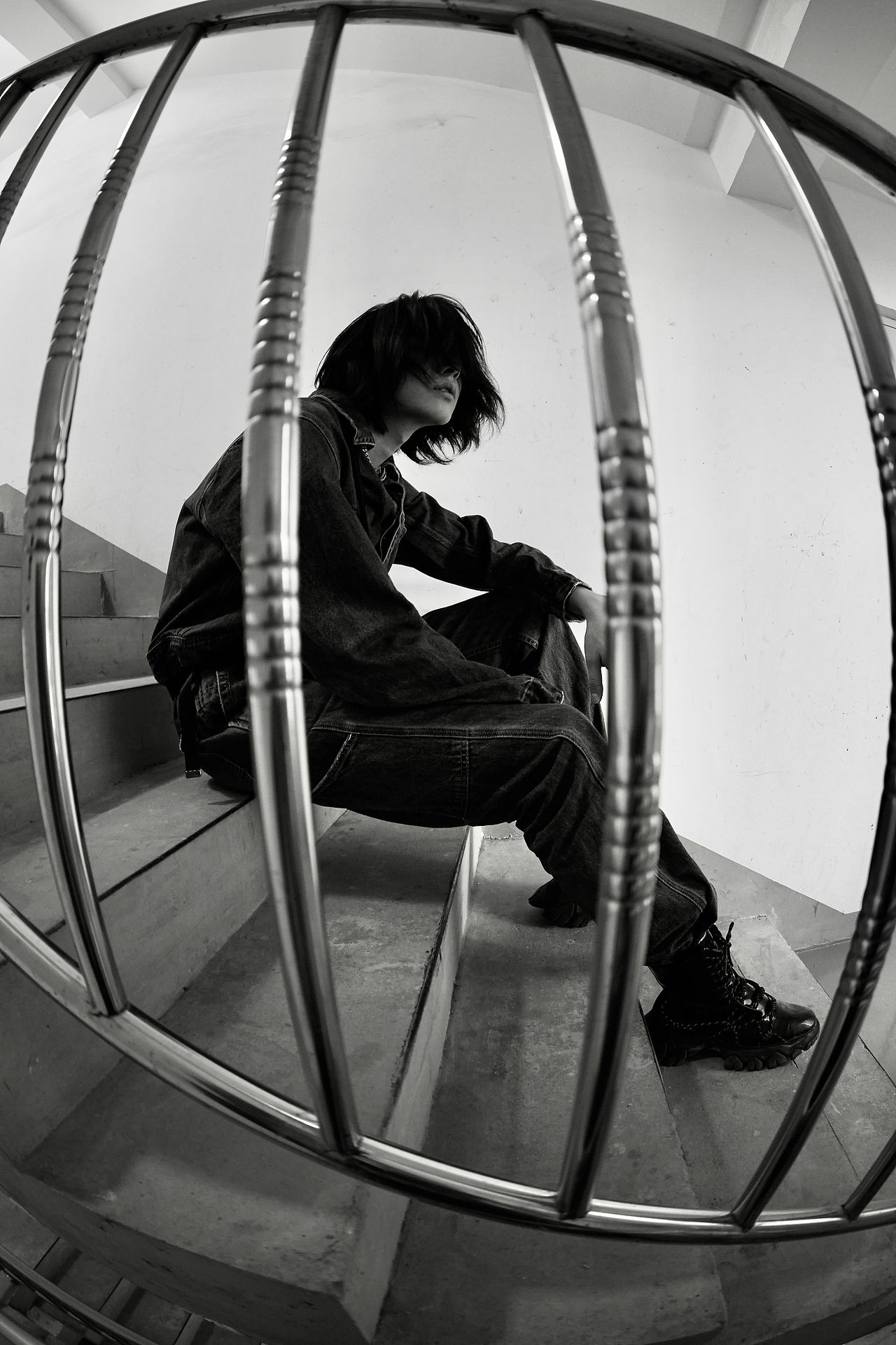 囚笼（图ZMjUzNzI0NTg0） - 人像摄影 - 站酷设计师摄影师ZHANG原创素材 - 站酷ZCOOL