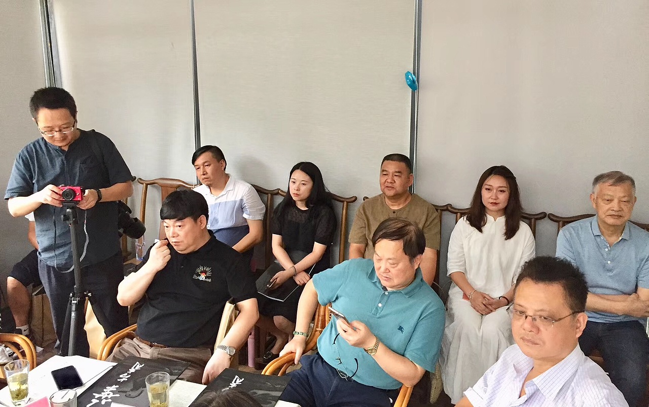 何文雍先生参加叶尚青老师传授指墨画技法课