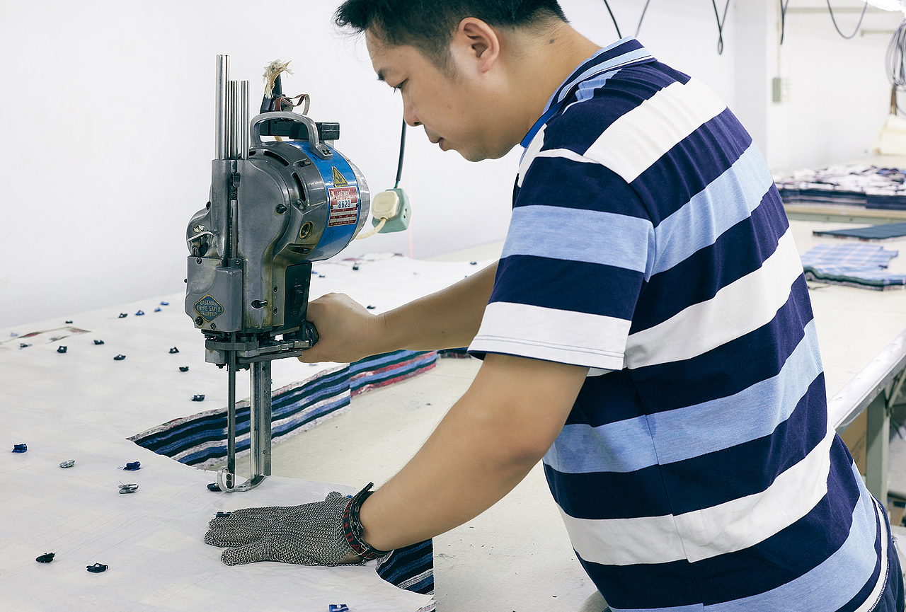 制衣工厂生产流程摄影车间工作细节拍摄深圳上门拍照