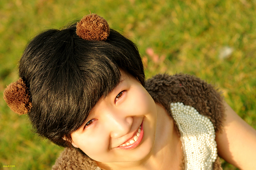 阳光下的弯月（图ZMjU0NTk0OA==） - 人像摄影 - 站酷设计师hiula原创素材 - 站酷ZCOOL