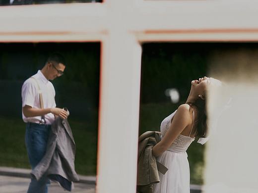 人群川流不息，在身边像是晃动的电影胶片 | 西安