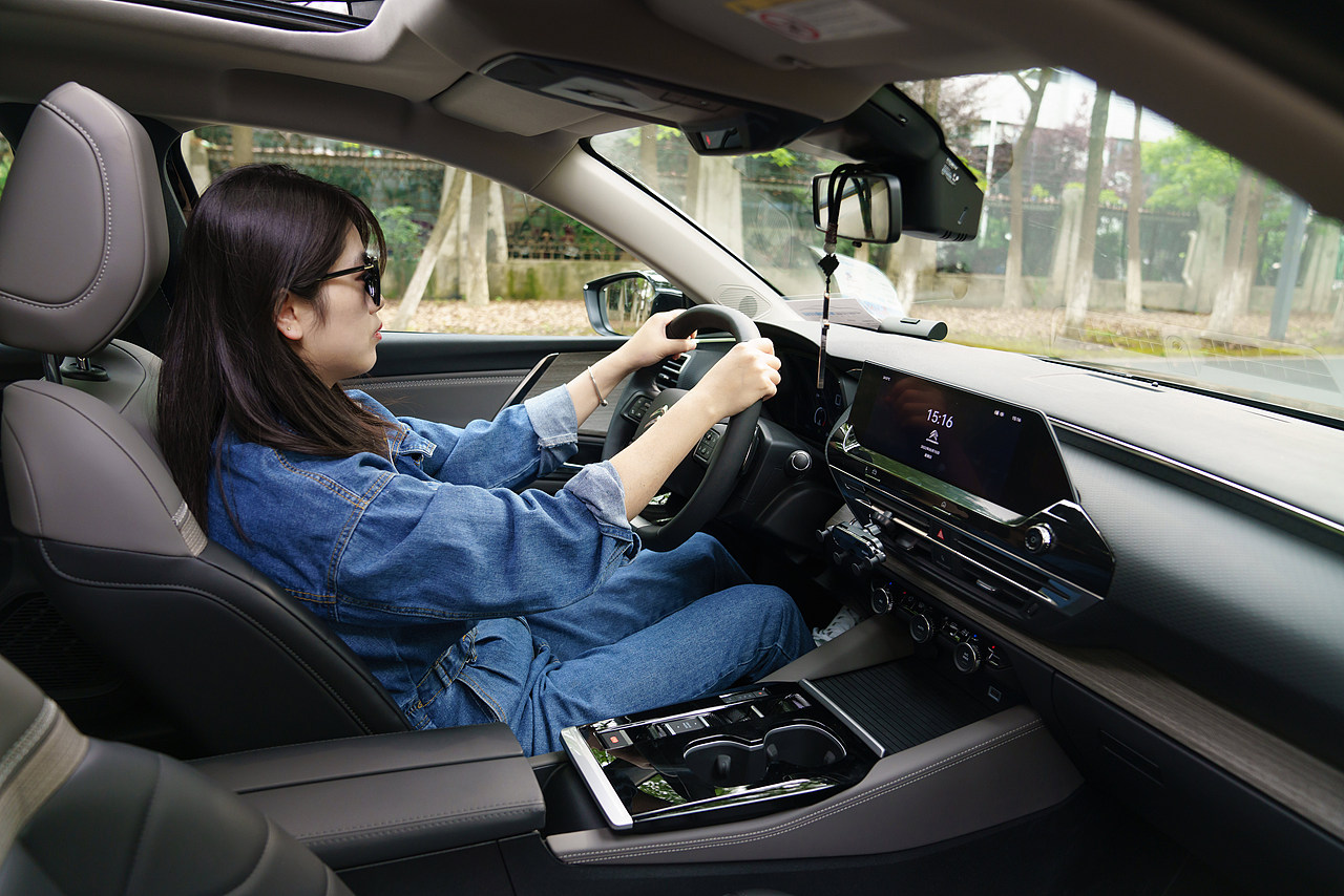 《汽车•美女•鲜花》（图ZMzA4NDk2NzEy） - 人像摄影 - 站酷设计师布鲁斯Y原创素材 - 站酷ZCOOL