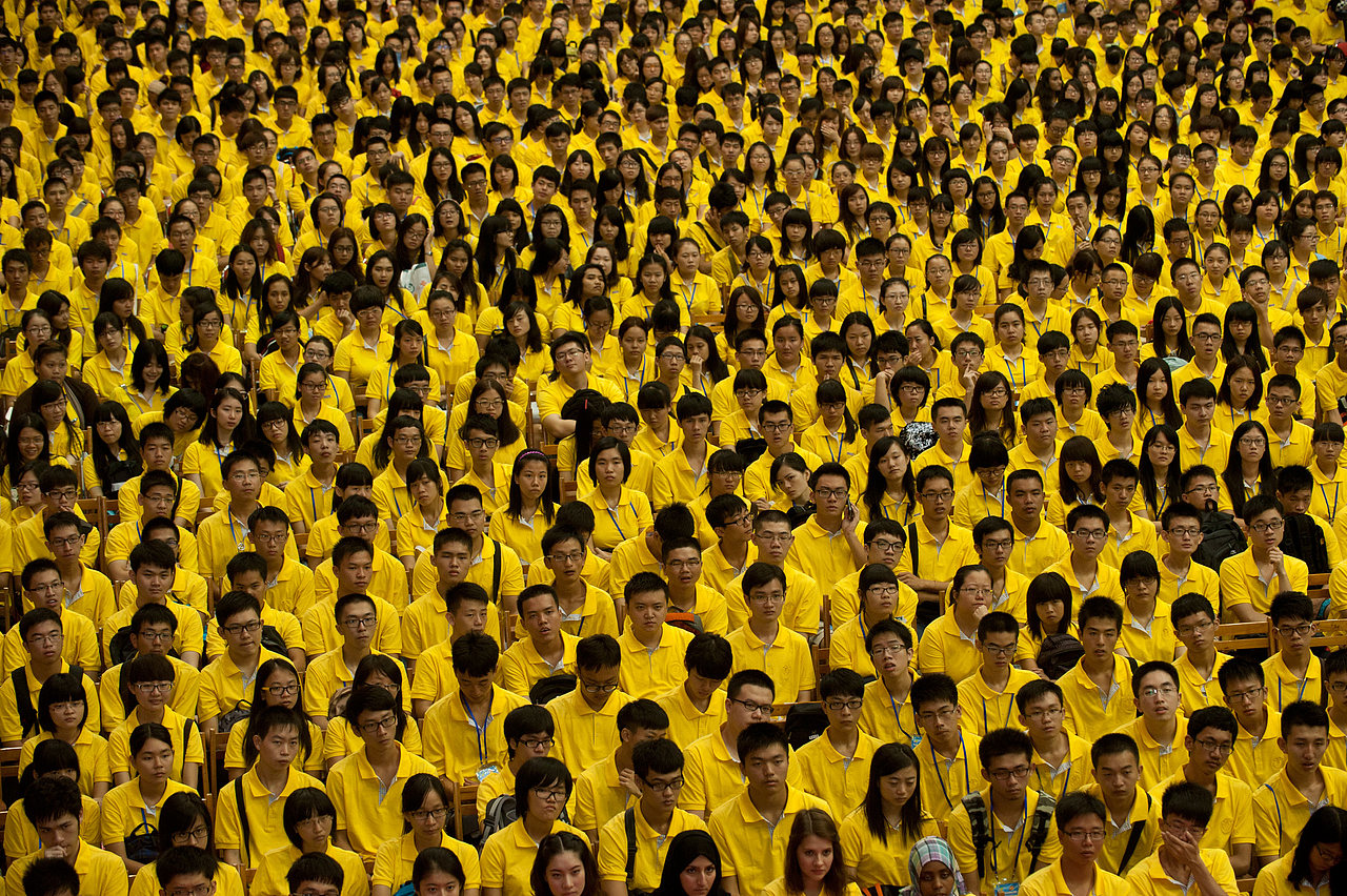 摄影师历时四年拍下“中国式围观”