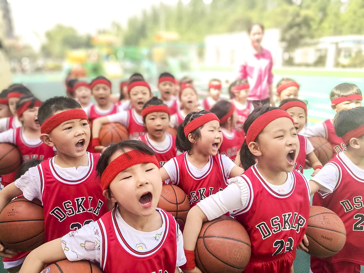 照片与卡通融合海报设计（图ZMTE2OTMzMzI0） - 海报 - 站酷设计师Fenice黄原创素材 - 站酷ZCOOL