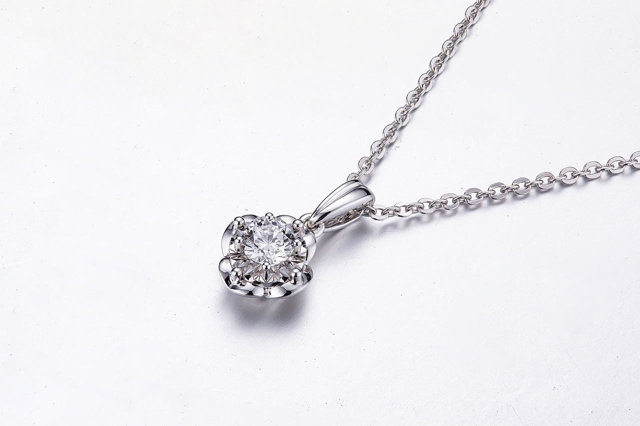 珠宝白底摄影原图