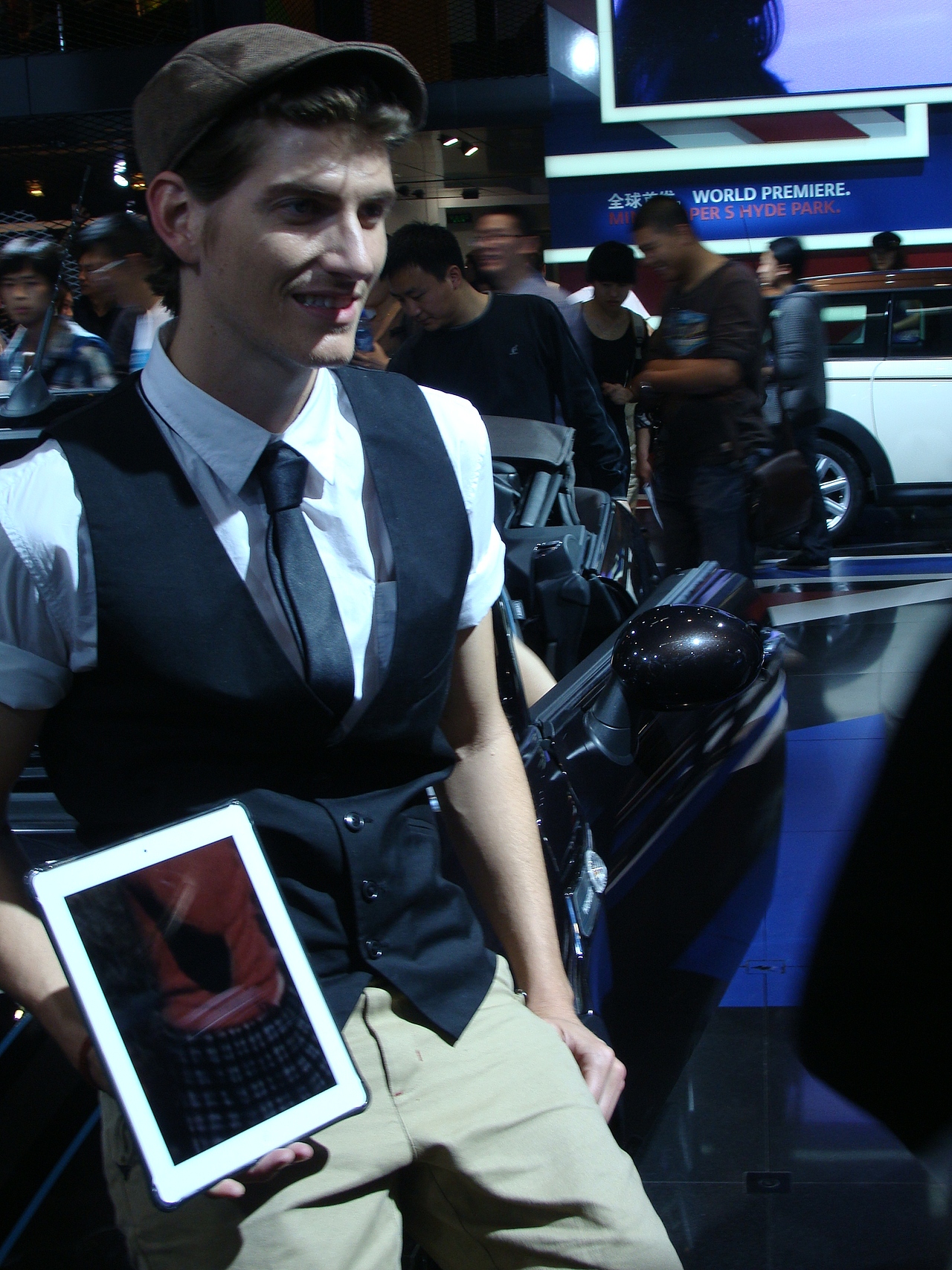 【2012北京国际汽车展】烈焰红唇、婀娜身姿、妖娆魅影（图ZNTYyODUwNA==） - 人像摄影 - 站酷设计师Hi丶滚原创素材 - 站酷ZCOOL