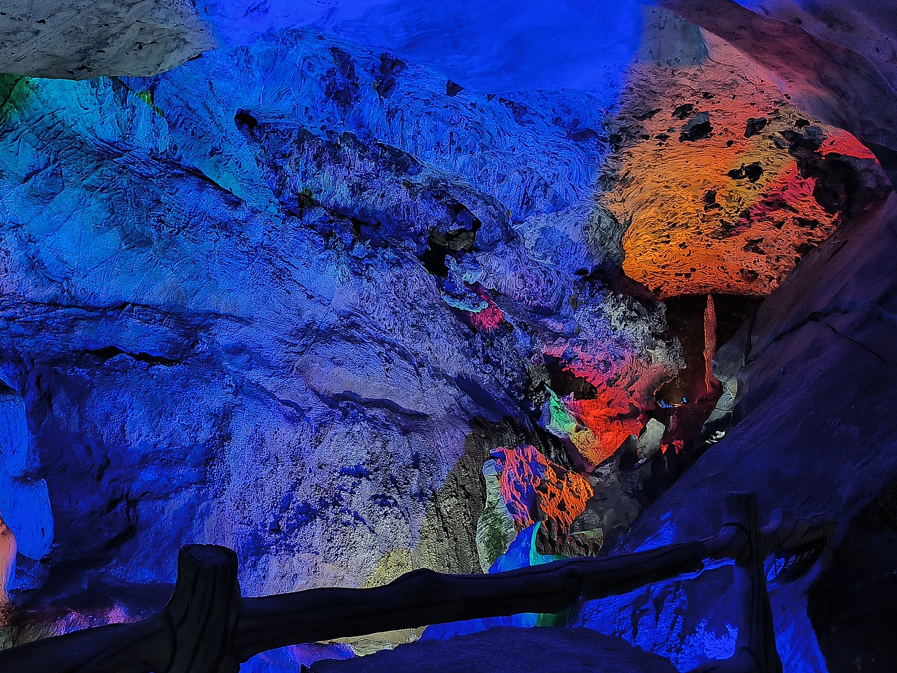 溶洞🦇～（图ZMzcwNzU5NTQw） - 风光摄影 - 站酷设计师N星辰原创素材 - 站酷ZCOOL