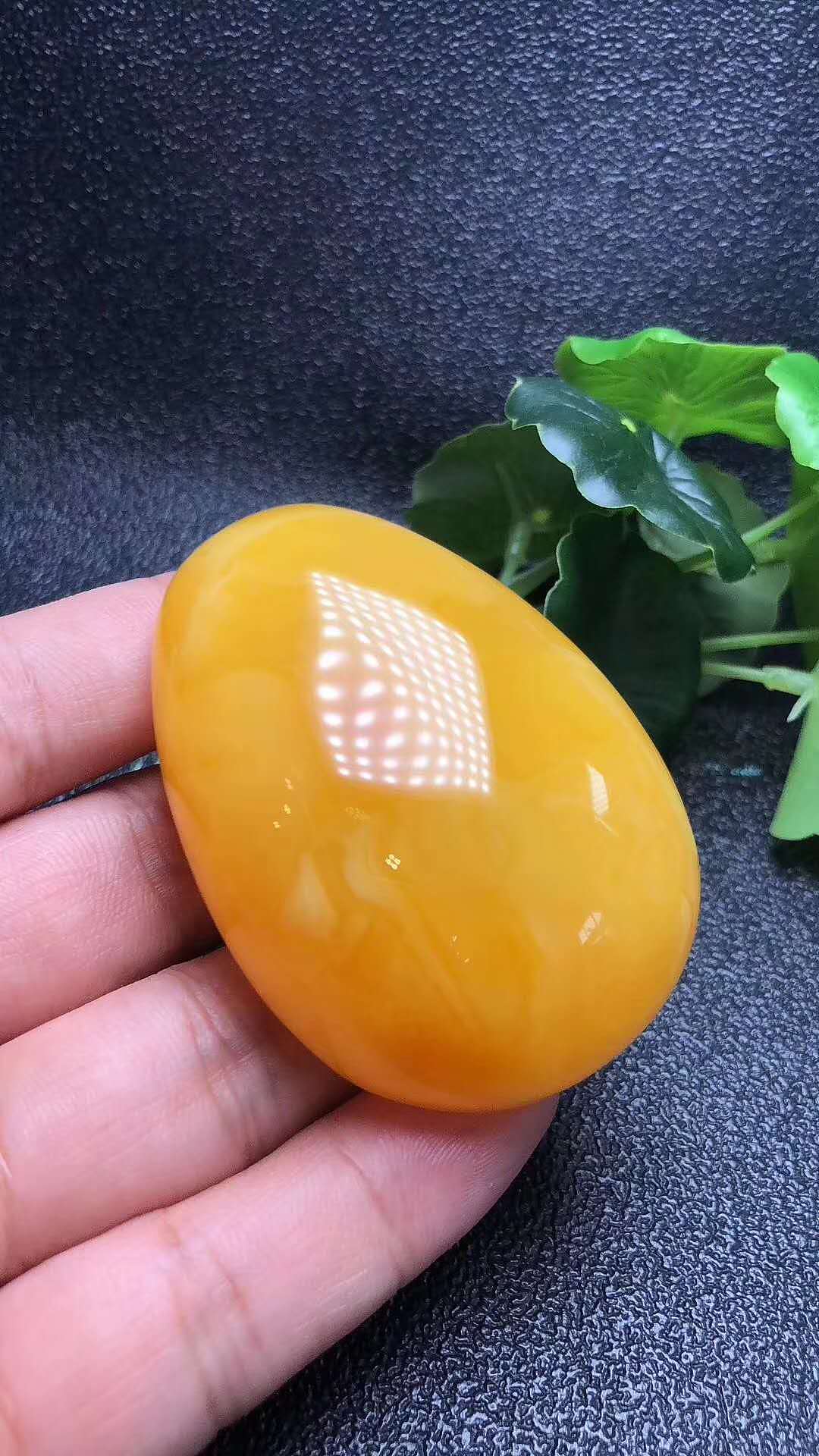 天然鸡油黄蜜蜡吊坠