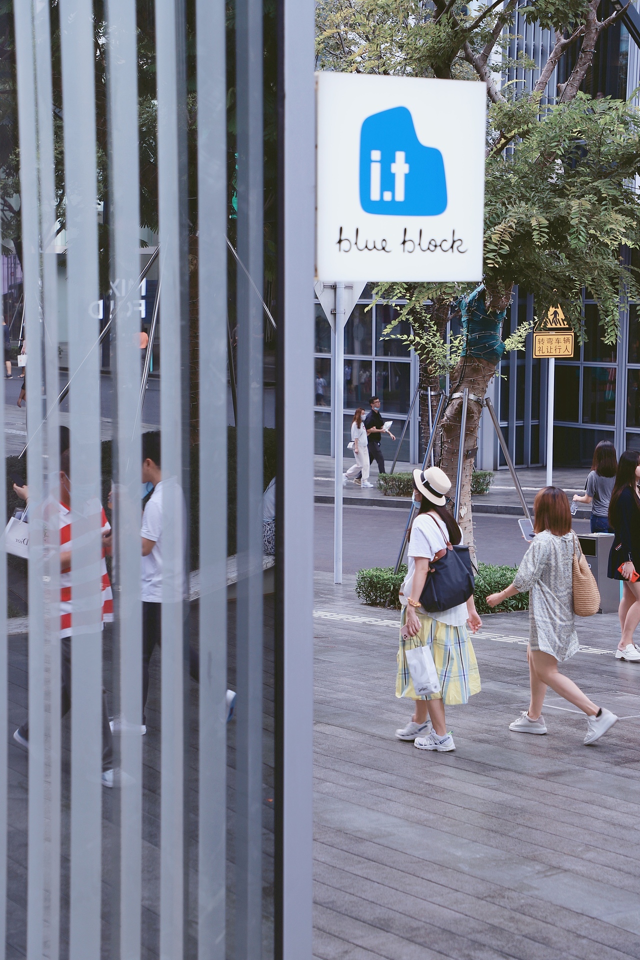 扫街（图ZMjY4NjIxMzg0） - 人文/纪实摄影 - 站酷设计师举起相机的小羊原创素材 - 站酷ZCOOL