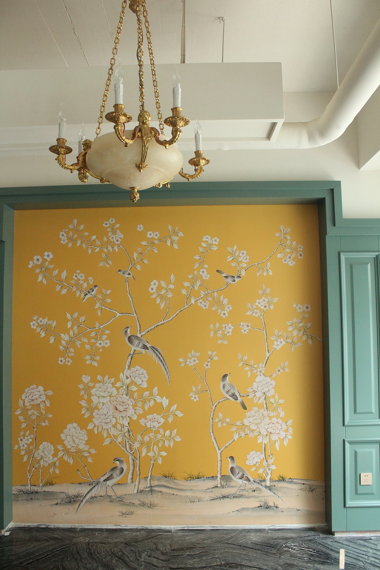 纯手工绘制的大型背景墙壁画王室真丝手绘墙纸图片